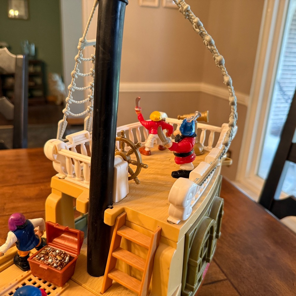 Fisher Price Great Adventures Pirate Ship Playset with 6 Figures and Cannon 1994 - Picture 10 of 15